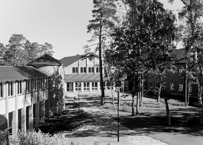 Vår Gårds huvudbyggnad invigs 1959